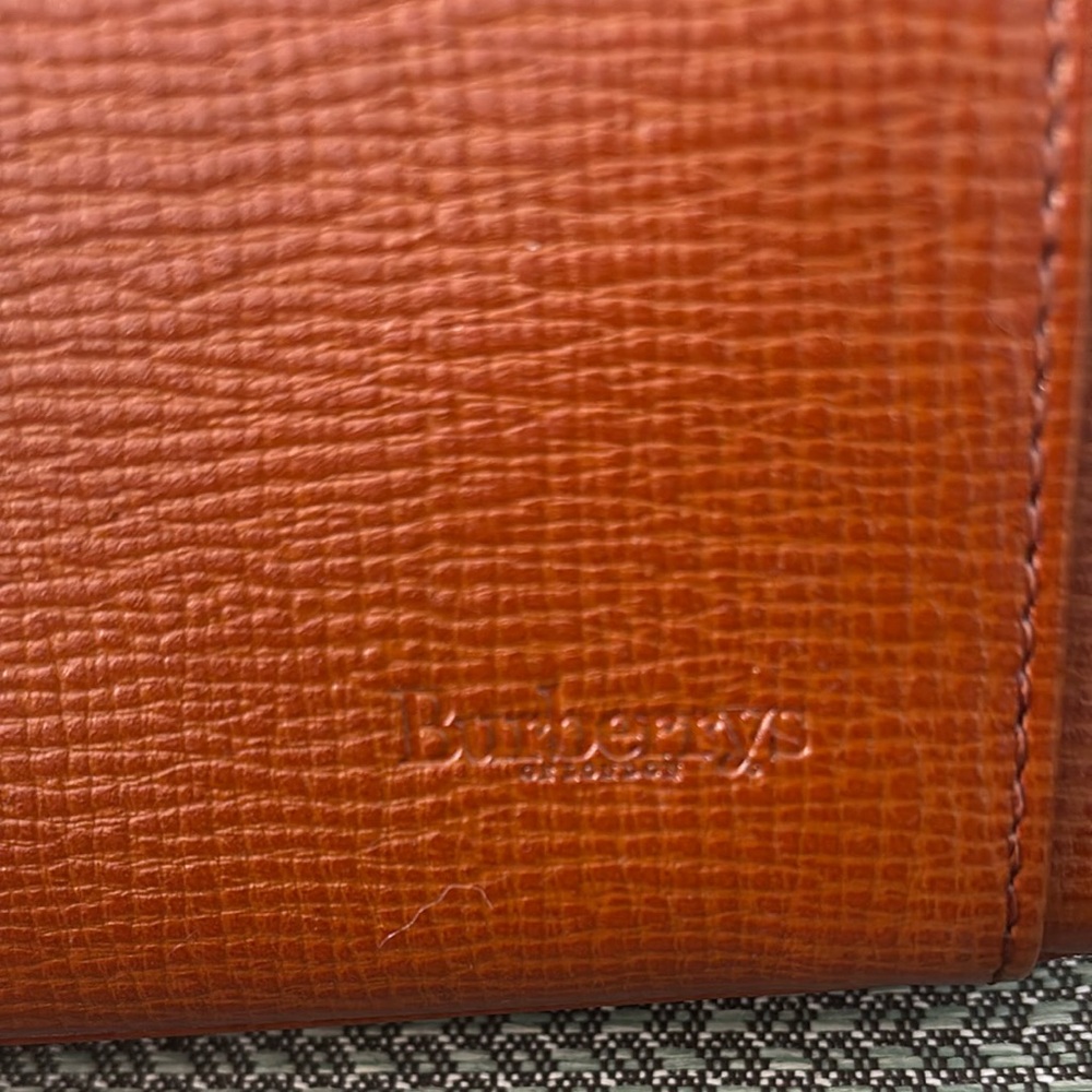Burberry’s vintage brown leather clutch or second bag with wrist strap. Unisex.